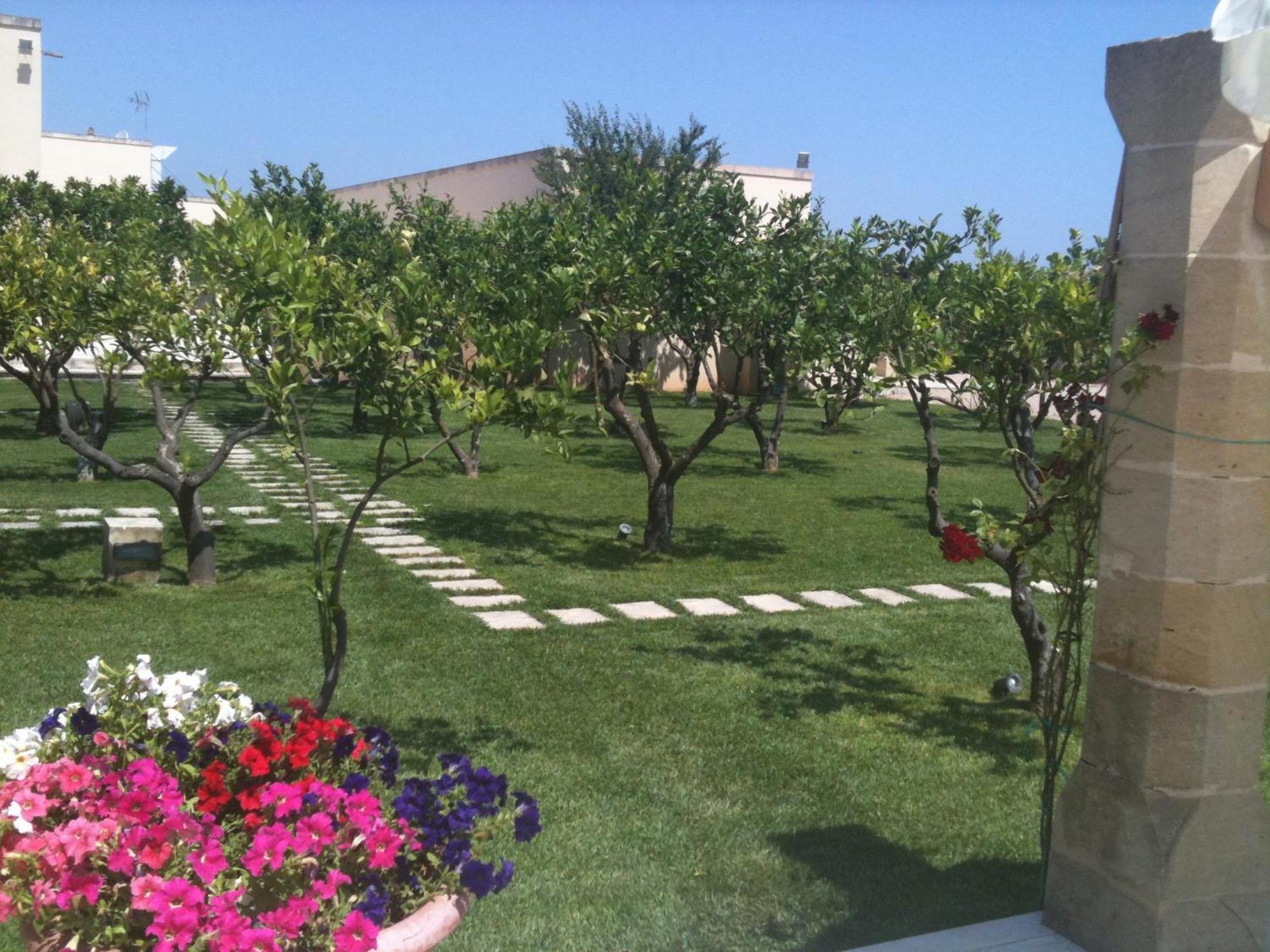 Masseria Li Campi Кавалино ди Лече Екстериор снимка