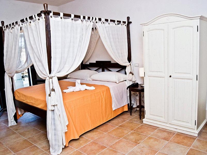 Masseria Li Campi Кавалино ди Лече Екстериор снимка
